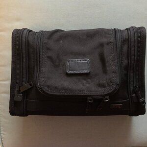 TUMI Black Alpha Hanging Travel Kit - Toiletry Bag